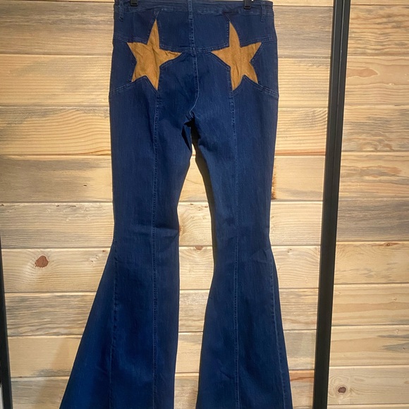 Saint & Hearts NWT suede star flare pants size Large - Picture 3 of 5